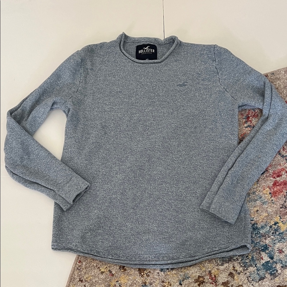 Hollister Men's Heather Gray Crewneck Sweater